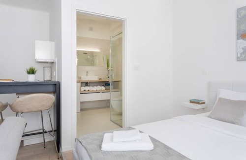 Zagreb Apartment | 150sqm Main Square Apt!-4 Units-Great for Groups!