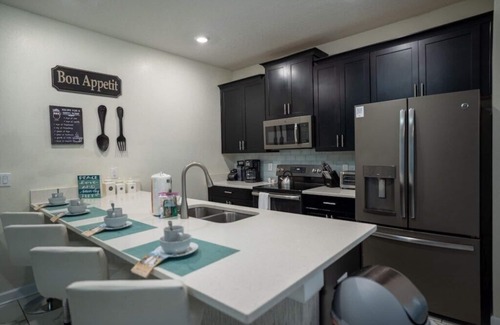 Davenport Villa | 1570 - 5BR Family Villa Near Disney + pvt pool and grill