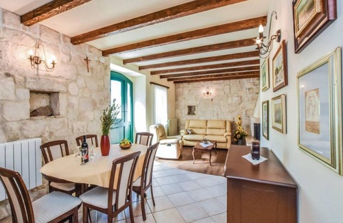 Sestanovac House | 158 m² House ∙ 4 bedrooms ∙ 9 guests
