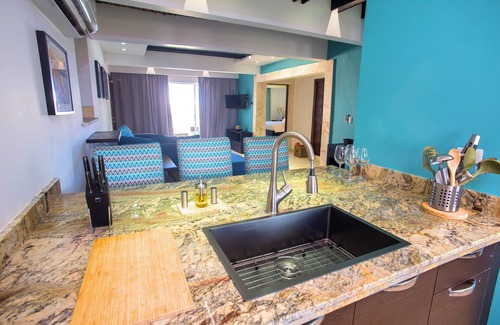 El Cortecito Condo | 15BR Spacious Multi-Unit Retreat with Rooftop Plunge Pool - Walk to Beach +Bonus