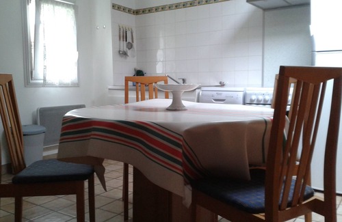 Ciboure Apartment | 15min walk from the beach: Apartment in Basque villa with parking and garden