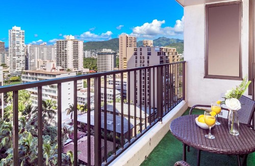 Waikiki Apartment | 15th Floor Ocean View - 1 Block to Beach - AC, Parking, WiFi