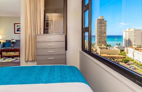 Waikiki Apartment | 15th Floor Ocean View - 1 Block to Beach - AC, Parking, WiFi