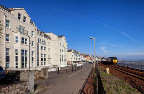 Dawlish House | 16 Great Cliff