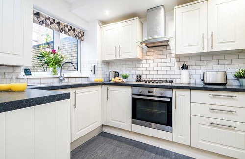 Fairfield House | 16 mins to London Bridge/Victoria –3 Bedroom Home near East Croydon Rail Station