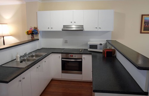 Adelaide Central Business District Apartment | 16 on Eden. Cosy 2 Bedroom apartment, Central CBD location. Long stays welcome.