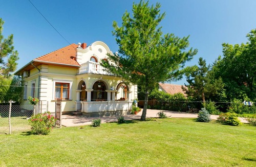 Balatonoszod Other | 160 m² Accommodation ∙ 2 bedrooms ∙ 10 guests