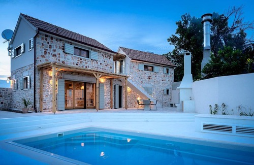 Dol Villa | 160 m² Villa ∙ 3 bedrooms ∙ 8 guests