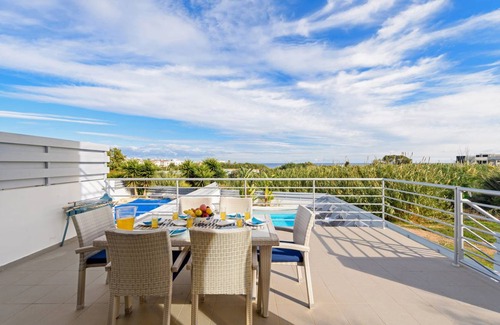 Paralimni Villa | 160 m² Villa ∙ 4 bedrooms ∙ 8 guests