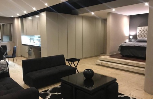 Downtown Johannesburg Apartment | 1611: The Franklin Luxury Suites