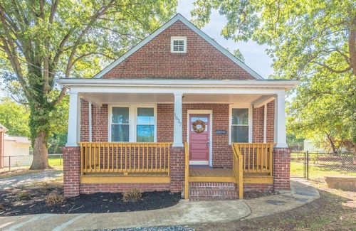 South Richmond House | 1637 Hopkins Rd. - BEAUTIFUL 2 Bd 1 Bth home!!