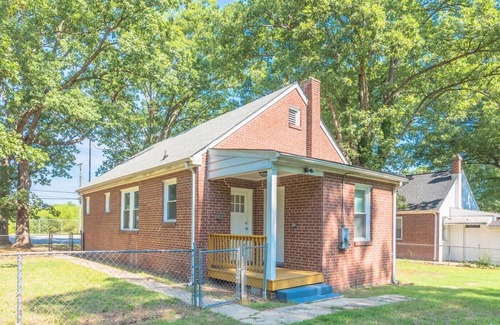 South Richmond House | 1637 Hopkins Rd. - BEAUTIFUL 2 Bd 1 Bth home!!