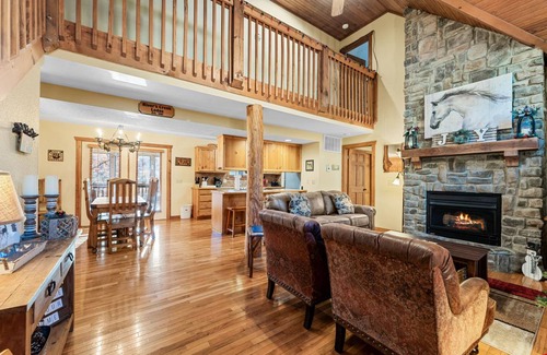 Branson West Cabin | 168 m² Lodge ∙ 4 bedrooms ∙ 12 guests