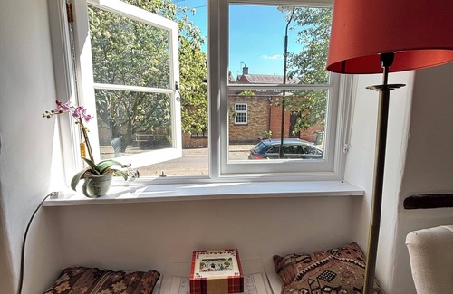 Gawcott Cottage | 16th century lace makers cottage in the heart of rural England