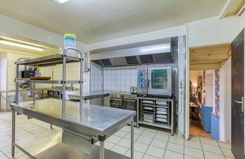 Lacroix-Barrez House | 17 bedroom accommodation in Lacroix-Barrez