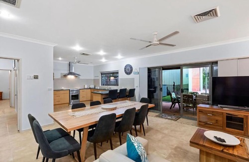Exmouth House | 17 Skipjack Circle
