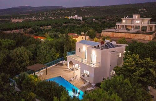 Agios Georgios Pegeias Villa | 170 m² Villa ∙ 4 bedrooms ∙ 8 guests