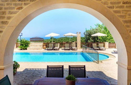 Asteri House | 170 m² House ∙ 4 bedrooms ∙ 8 guests