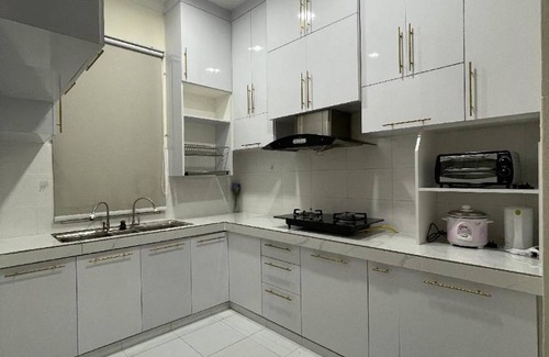 Kampung Kedai Lalat House | 1700 m² House ∙ 3 bedrooms ∙ 10 guests