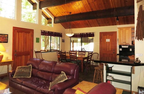 Sunnyside House | 1711 Cedar Crest Home