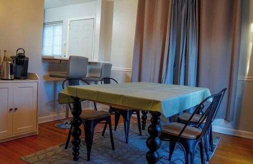 Franklin Park Apartment | 1750. Cozy 2BR Condo with Wi-Fi. Quick Drive to Airport and Park Views