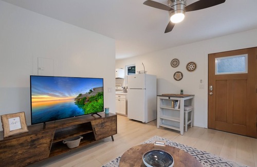 Laurel Park Cottage | 1767-Near Beaches-Downtown-Full Kitchen-Cozy