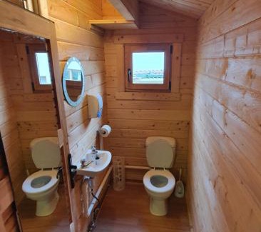 Wexford Ski Chalet | 17b DB Airbnb