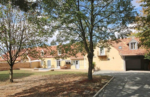 Ceton Cottage | 17th Century Chic Countryside Cottage - Garden, Terrace, Fireplace, TV, Bikes, Pet-Friendly