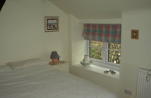 Milton Combe Cottage | 17th century cottage in a quiet picturesque Dartmoor village . Pet friendly.