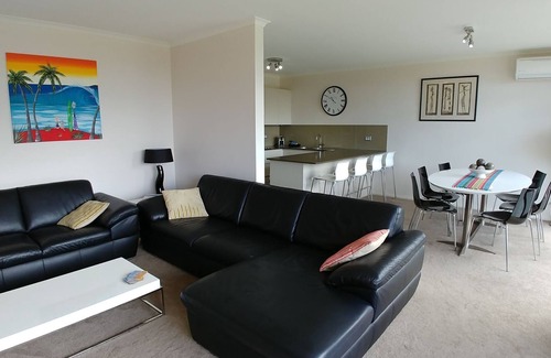Mollymook Beach Apartment | 18 Fathoms - beautiful property right on the beach