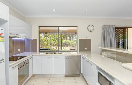 Rainbow Beach House | 18 Naiad Court - Rainbow Shores. All on one level. Easy walk to beach