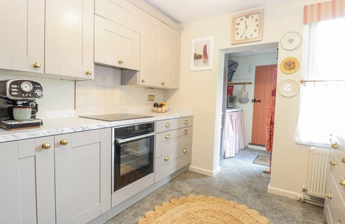 Lowestoft House | 18 PAKEFIELD ROAD, pet friendly, with a garden in Lowestoft