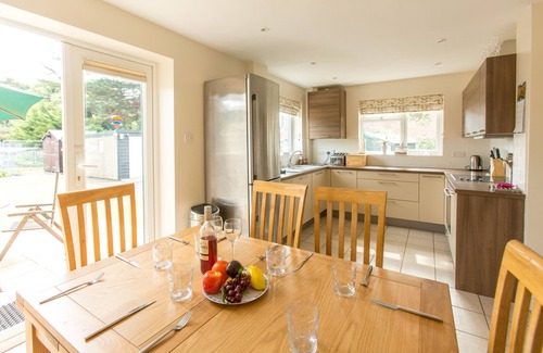 Thorpeness House | 18 Pilgrim's Way - sleeps 6 guests in 3 bedrooms
