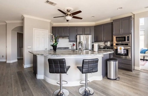 Temecula House | 180-degree mountain views from heated spa to overlook the exquisite golf course.