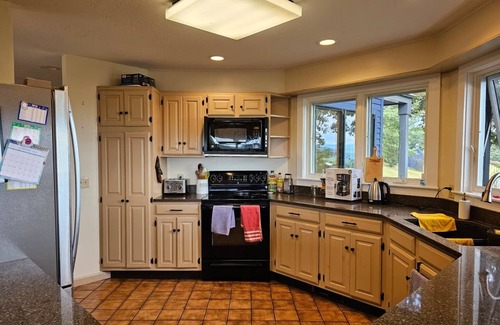 White River Junction House | 180-degree panoramic views of Vermont's mountains from the living room and Deck