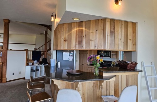 White River Junction House | 180-degree panoramic views of Vermont's mountains from the living room and Deck