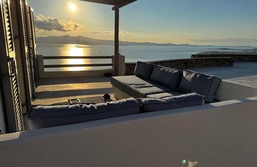 Naxos Villa | 180-degree panoramic view of the sea and Paros. Stunning sunsets!