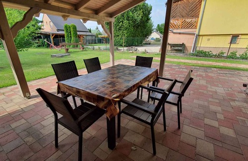 Balatonlelle House | 180 m² House ∙ 5 bedrooms ∙ 14 guests