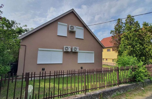 Balatonlelle House | 180 m² House ∙ 5 bedrooms ∙ 14 guests