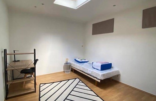 Charleroi Other | 180 m² Shared room ∙ 1 bedroom ∙ 1 guest
