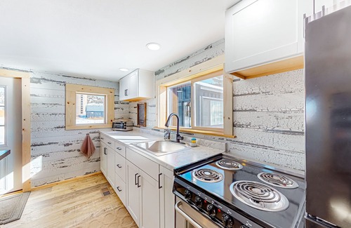 Colorado Springs House | 1800-acre ranch farmhouse with amazing views, animals, & entertainment