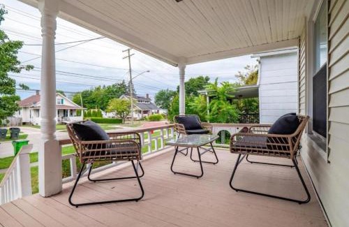 Kamm's Corners House | 18031 Larchwood Ave Cleveland