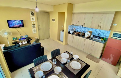 Pasay Condo | 180° Manila View near Airport, MOA, PICC and World Trade Center w/Massage chair