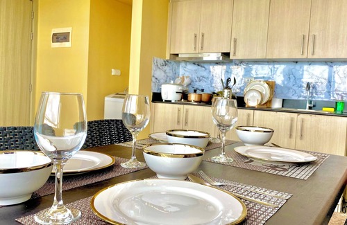 Pasay Condo | 180° Manila View near Airport, MOA, PICC and World Trade Center w/Massage chair