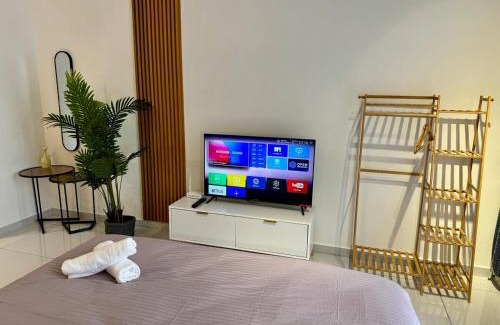 Bukit Indah Apartment | 1810 SkyTree bukitindah Aeon Legoland 2-3pax