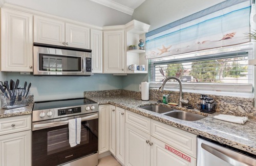 Anona House | 1818 Indian Rocks Road