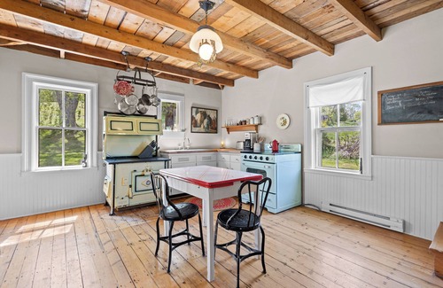 Lunenburg County House | 1880s home with modern amenities in West Lahave