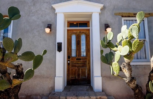 Barrio Viejo House | 1890's Rootbeer Adobe House