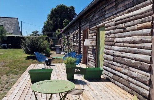 Brains-sur-Gee House | 18th century building within the castle walls
