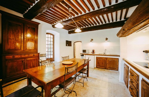 Oppede House | 18th century village house in Oppède le Vieux with swimming pool
